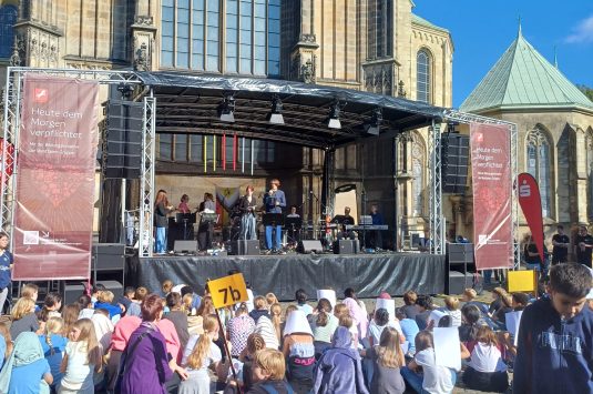 Demokratiefest auf dem Domplatz: ein Schüler:innen-Projekt!